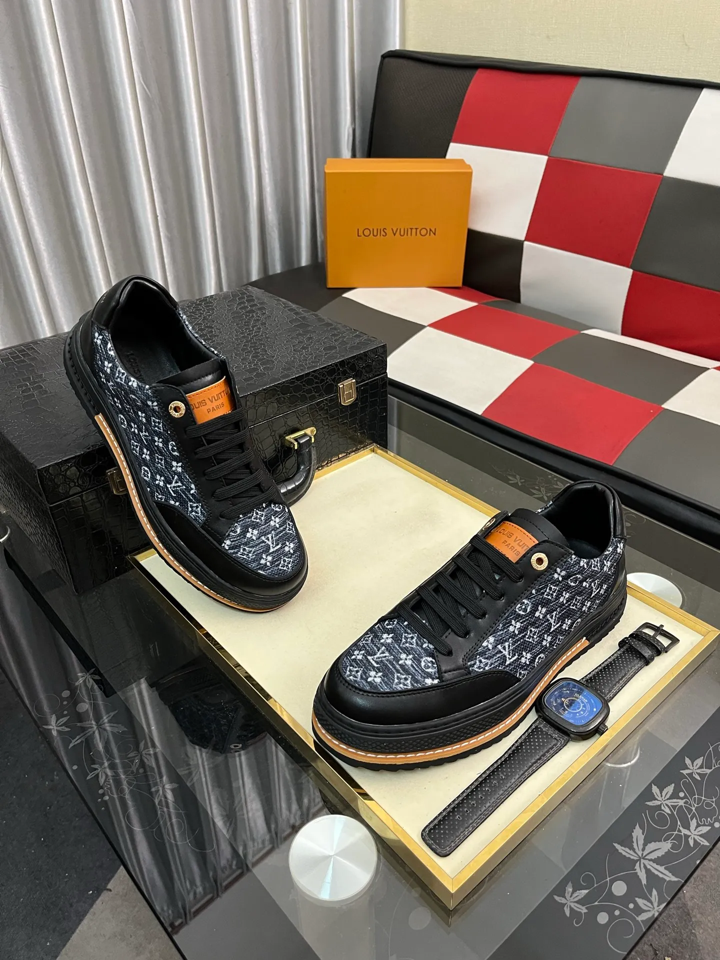 Men's Men's Shoes 💰420⌚️⌚️LV Louis Vuitton. The latest trendy casual shoes are popular in physical stores in sizes 38-44. New spring and summer comfortable imported custom original cowhide, unique jacquard fabric element design. Paired with sheepskin lining, Lv original base, [sun][sun] high-end packaging and high quality💪Details determine quality, you can enter and leave the counter at will, welcome to compare